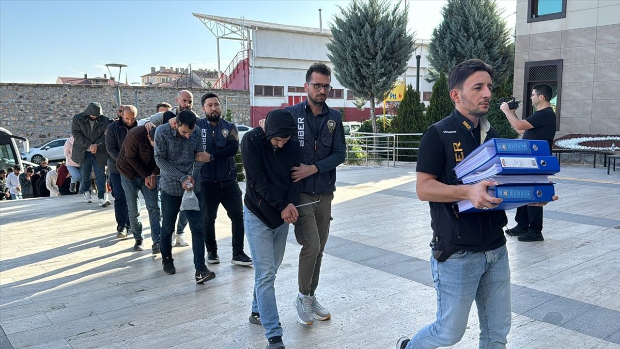 Nevşehir'de Nitelikli Dolandırıcılık Operasyonu: 76 Gözaltı