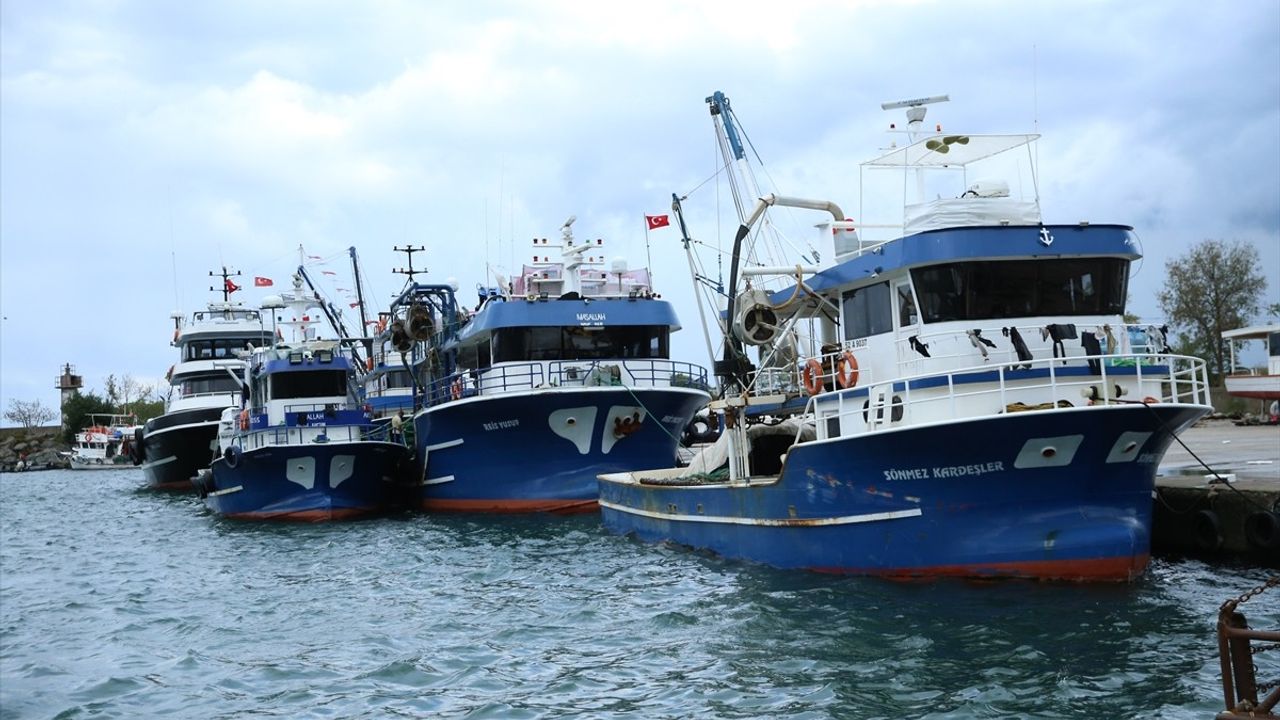 Ordu'da Olumsuz Hava Şartları Balıkçıları Limana Zorladı