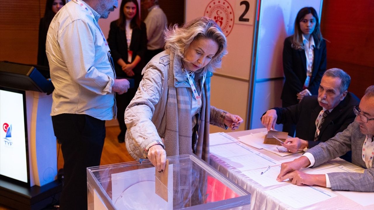 Özlem Akdurak, Türkiye Yelken Federasyonu Başkanlığına Yeniden Seçildi