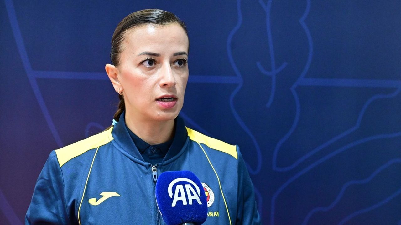 Pelin Çelik: Voleybol Dünyasında İki Görevde Başarı Arayışı