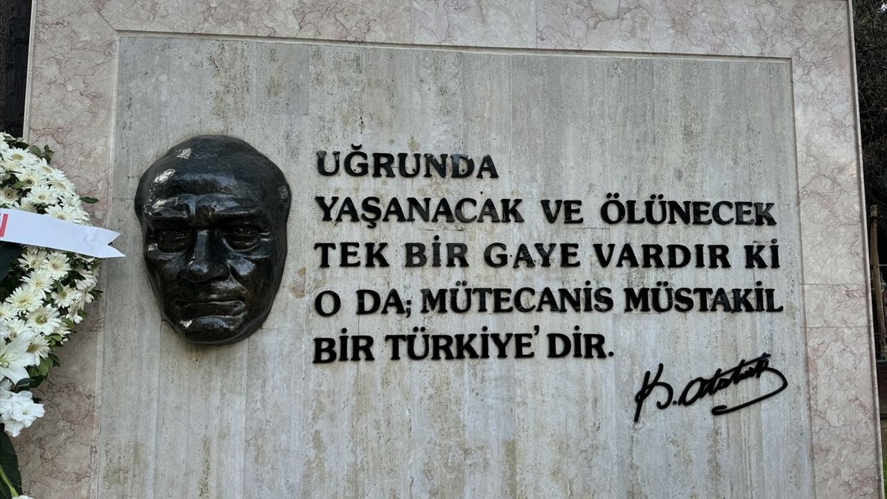 Sarıyer'de Atatürk Maskı ve Kaidesi Yeniden Hayata Döndü