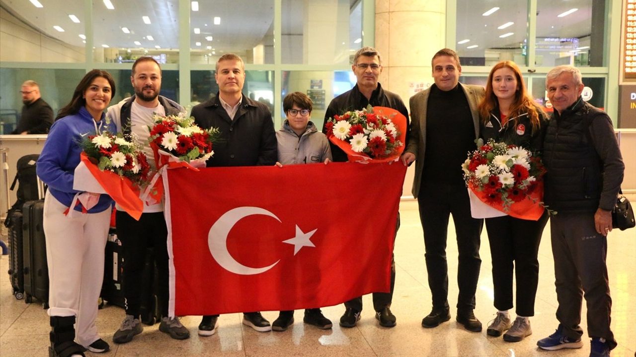 Sırbistan'da Altın Madalya Kazanan Milli Atıcılar Yurda Döndü