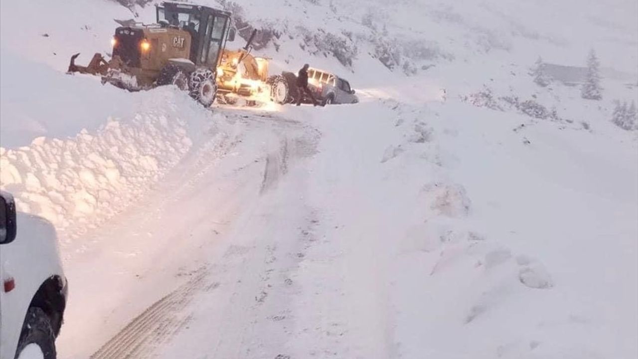 Sis Dağı Yaylası'nda Kar Mağdurları Kurtarıldı