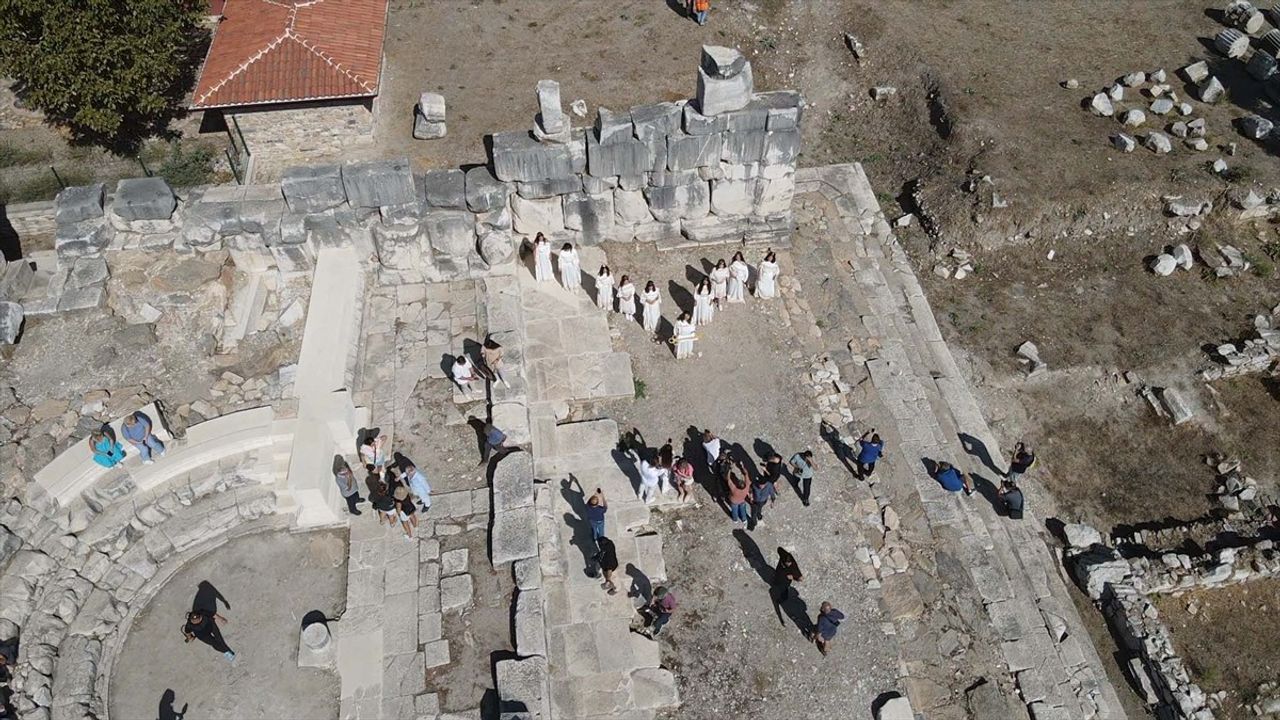 Stratonikeia Antik Kenti'nde Geleneksel Anahtar Taşıma Töreni