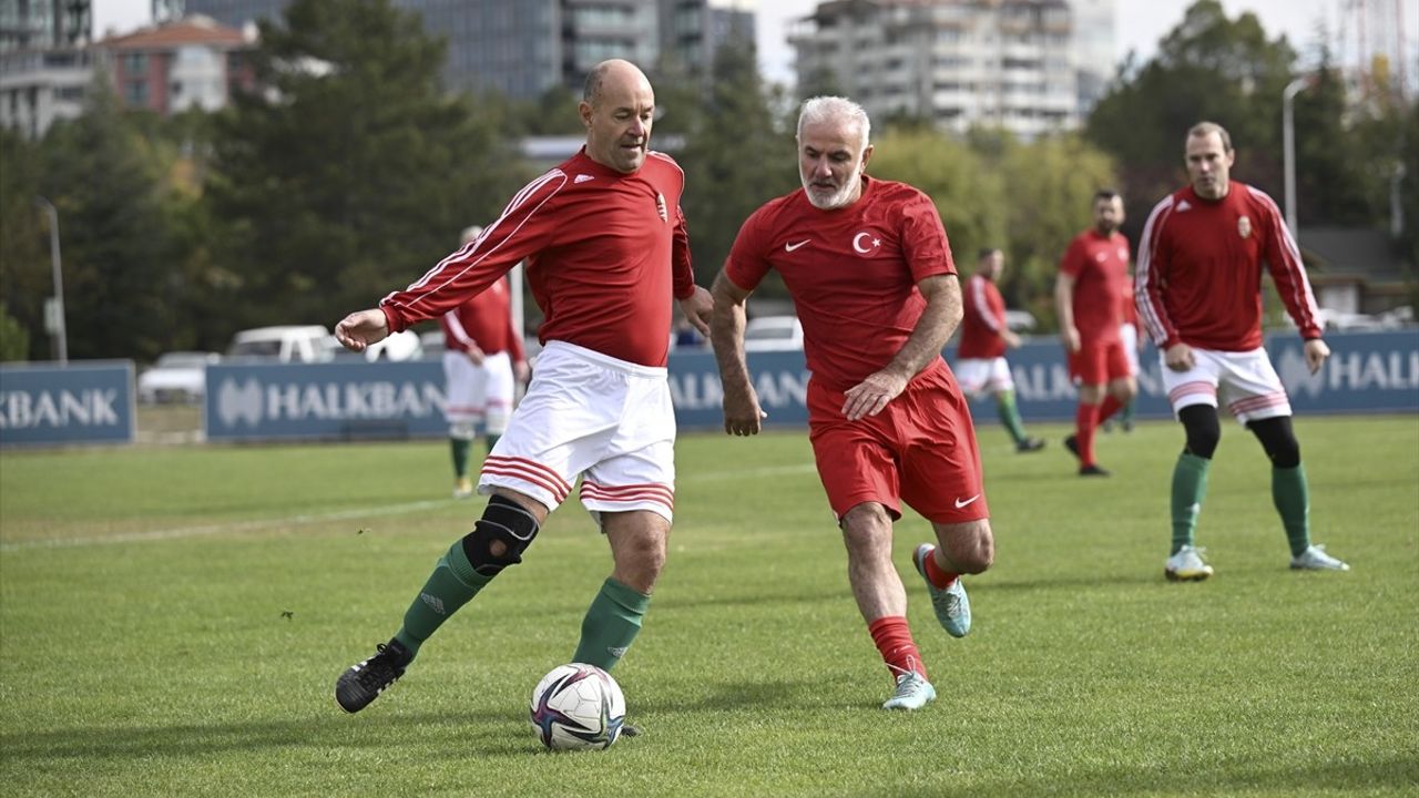 TBMM Başkanı Kurtulmuş, Türkiye-Macaristan Futbol Dostluk Maçını İzledi