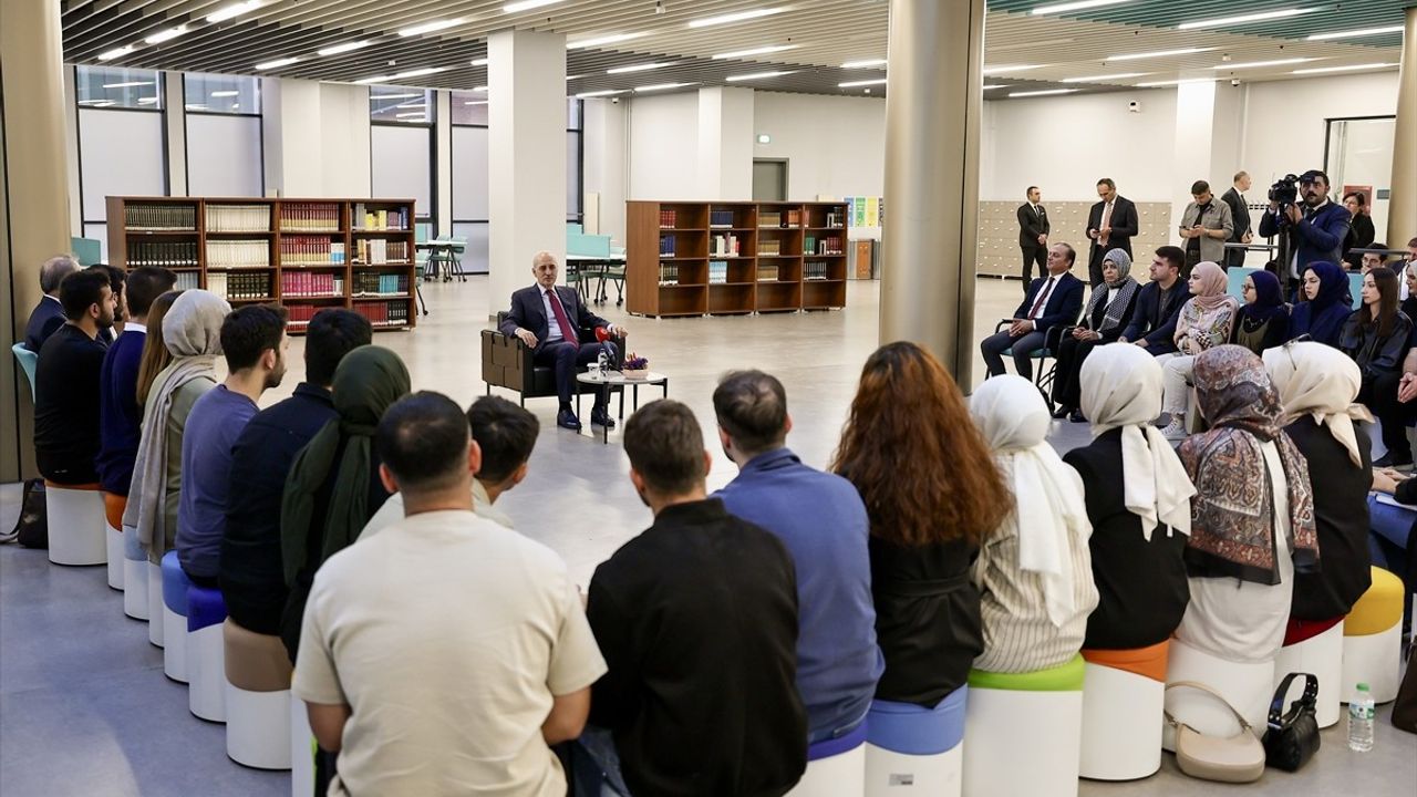 TBMM Başkanı Kurtulmuş'un Üniversite Öğrencileriyle Siyaset Üzerine Söyleşisi