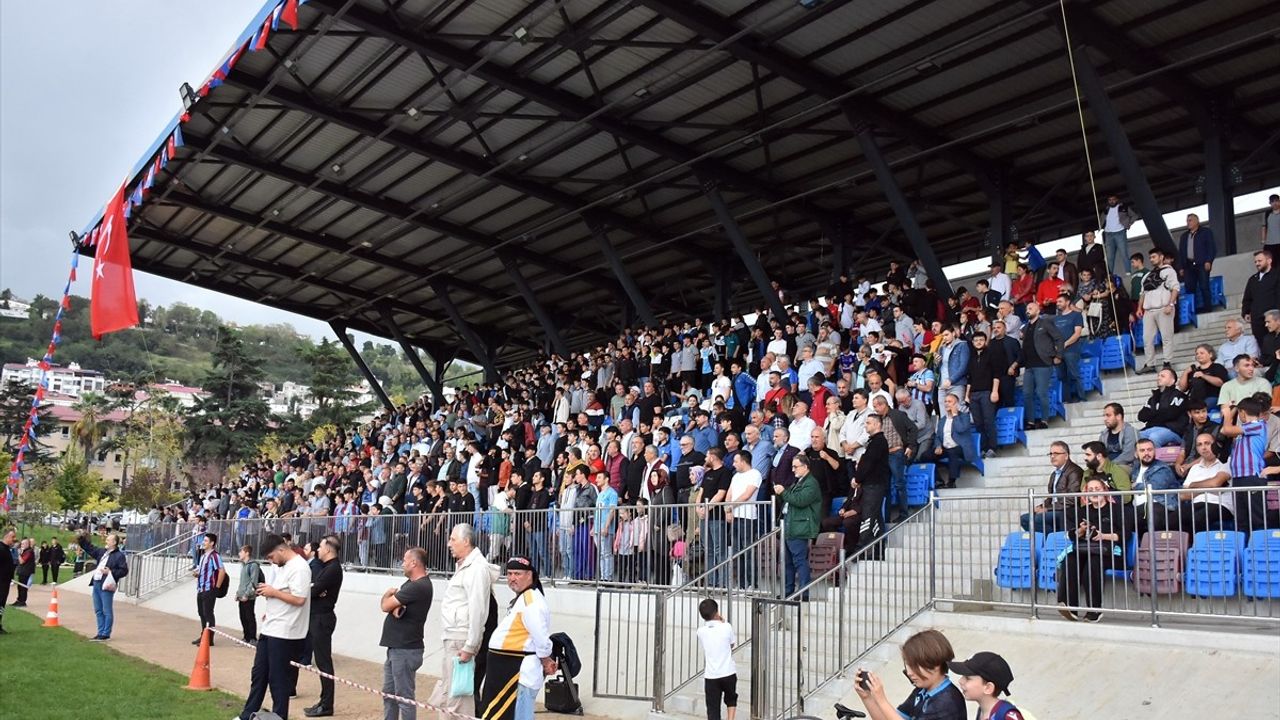 Trabzon'da Efsanelerle Yeniden Futbol Turnuvası Başladı