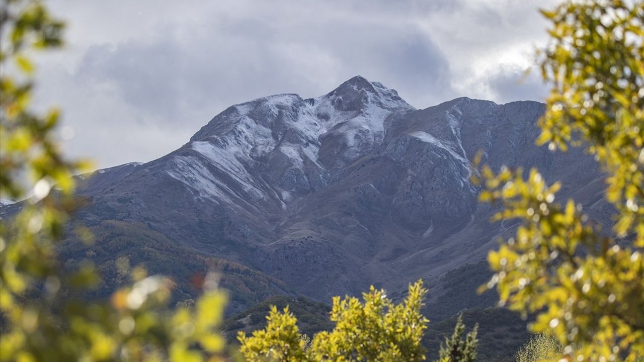 Tunceli'nin Zirvelerine Kar Yağdı