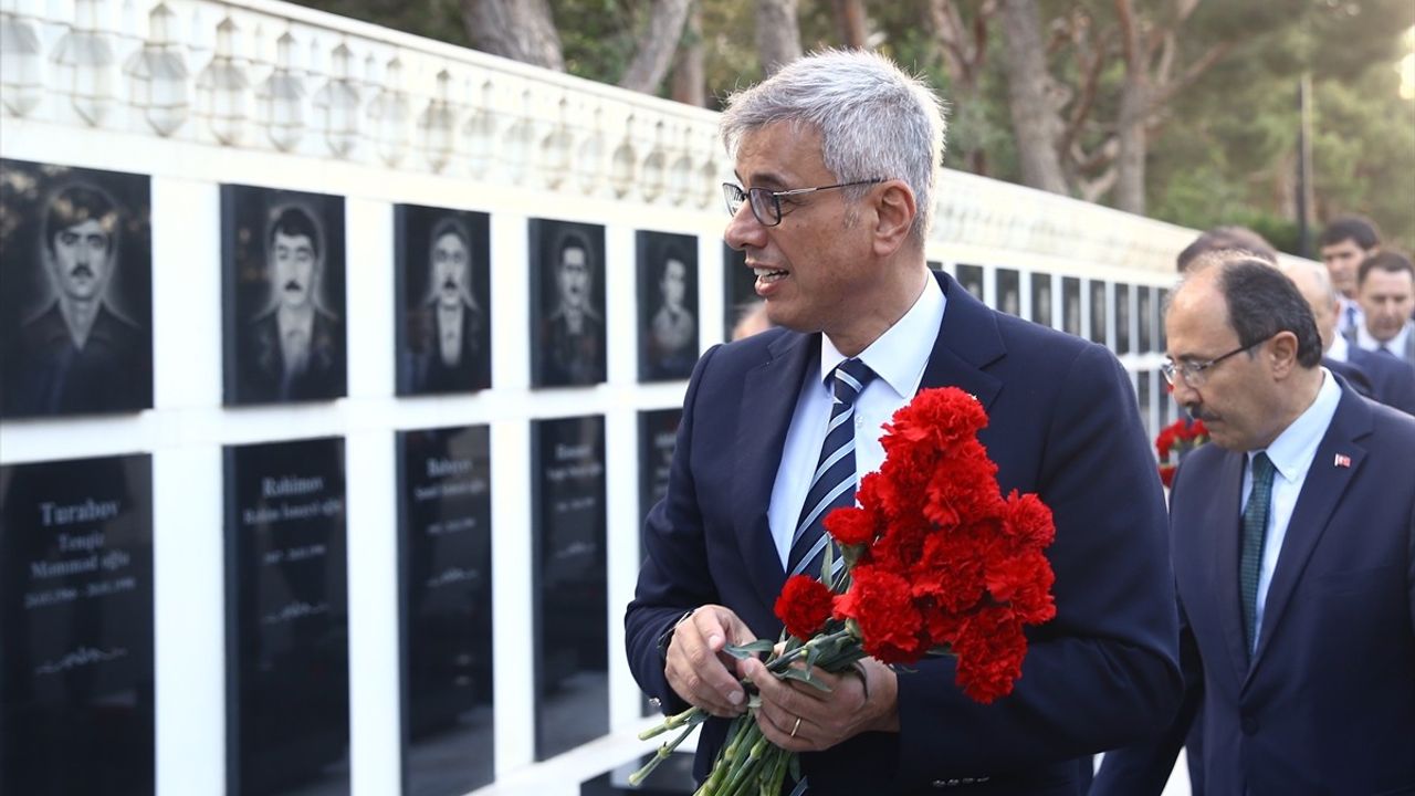 Türk Devletleri Teşkilatı Sağlık Bakanları Bakü'de Şehitlikleri Ziyaret Etti