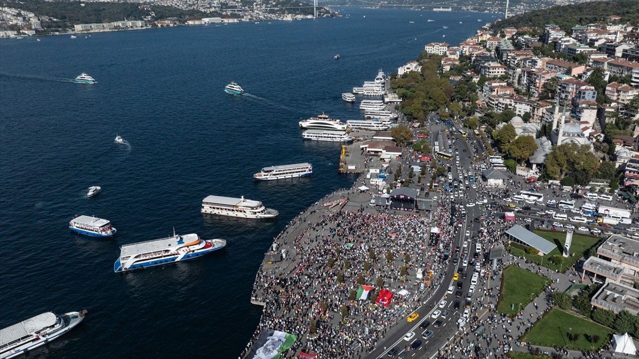 Üsküdar Meydanı'nda Filistin'e Destek Mitingi Düzenlendi