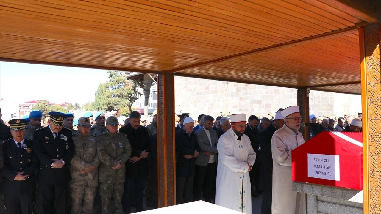 Üsteğmen Fatih Çelik'in Cenazesi Erzurum'da Defnedildi