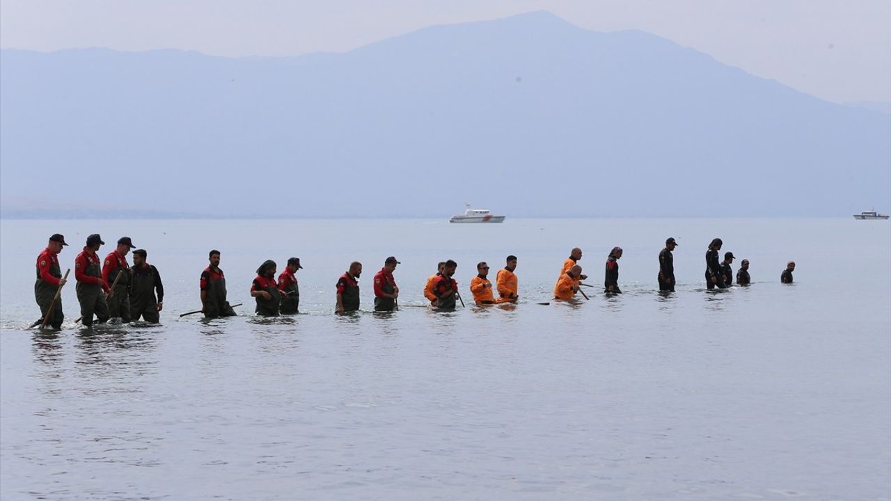 Van'da Kaybolan Üniversite Öğrencisinin Arama Çalışmaları Devam Ediyor