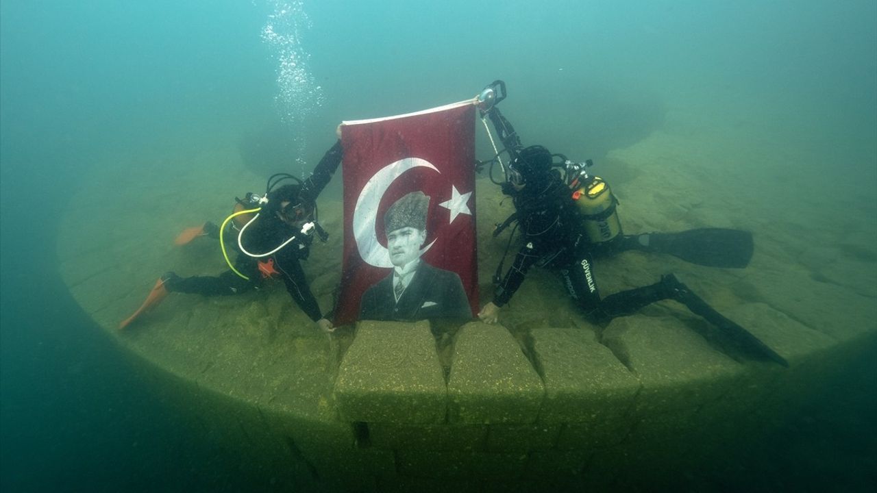 Van Gölü'nde Cumhuriyet Bayramı Kutlaması: Dalış Etkinliği