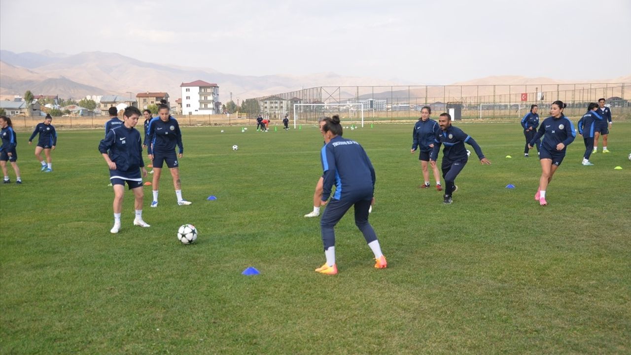 Yüksekova'nın Kadın Futbol Takımı Hedefe Kilitlendi