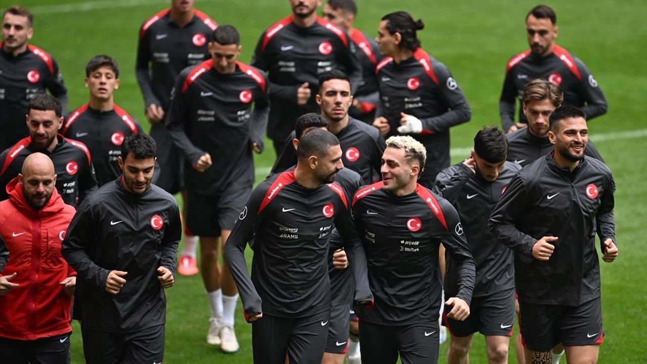 A Milli Futbol Takımı Karadağ Maçı Hazırlıklarını Tamamladı