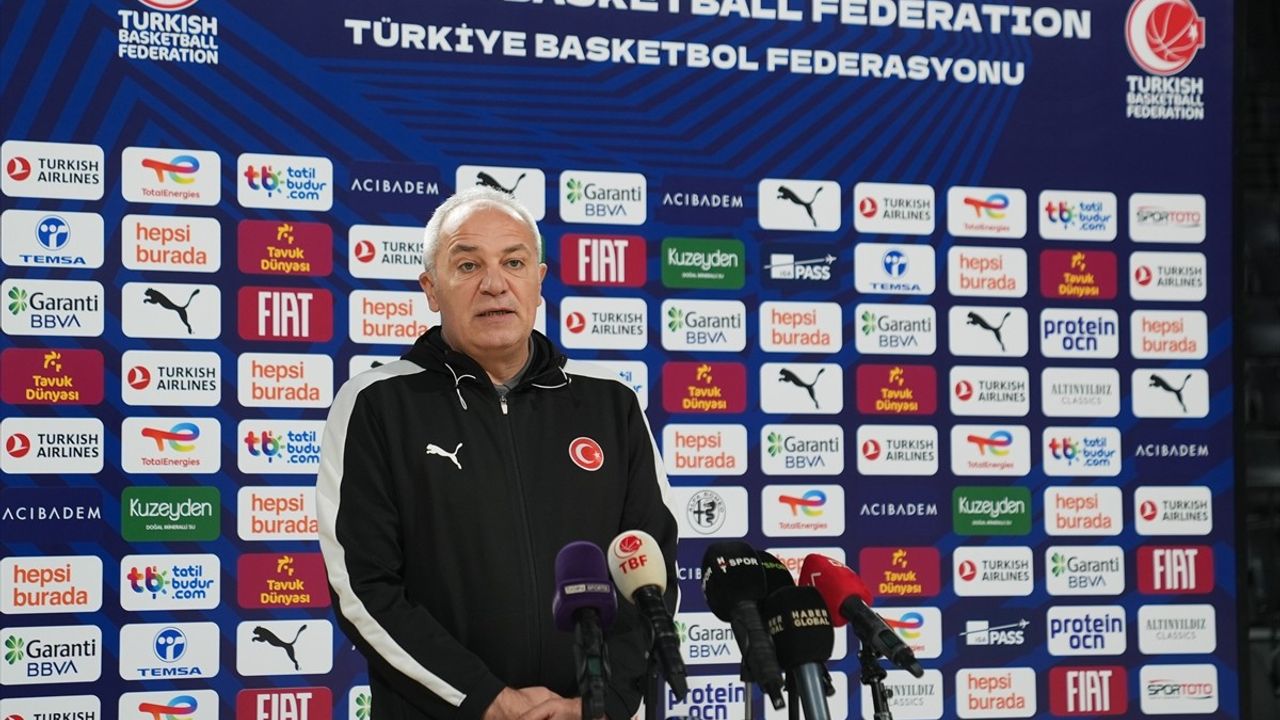 A Milli Kadın Basketbol Takımı'ndan Romanya Maçı Öncesi Medya Günü