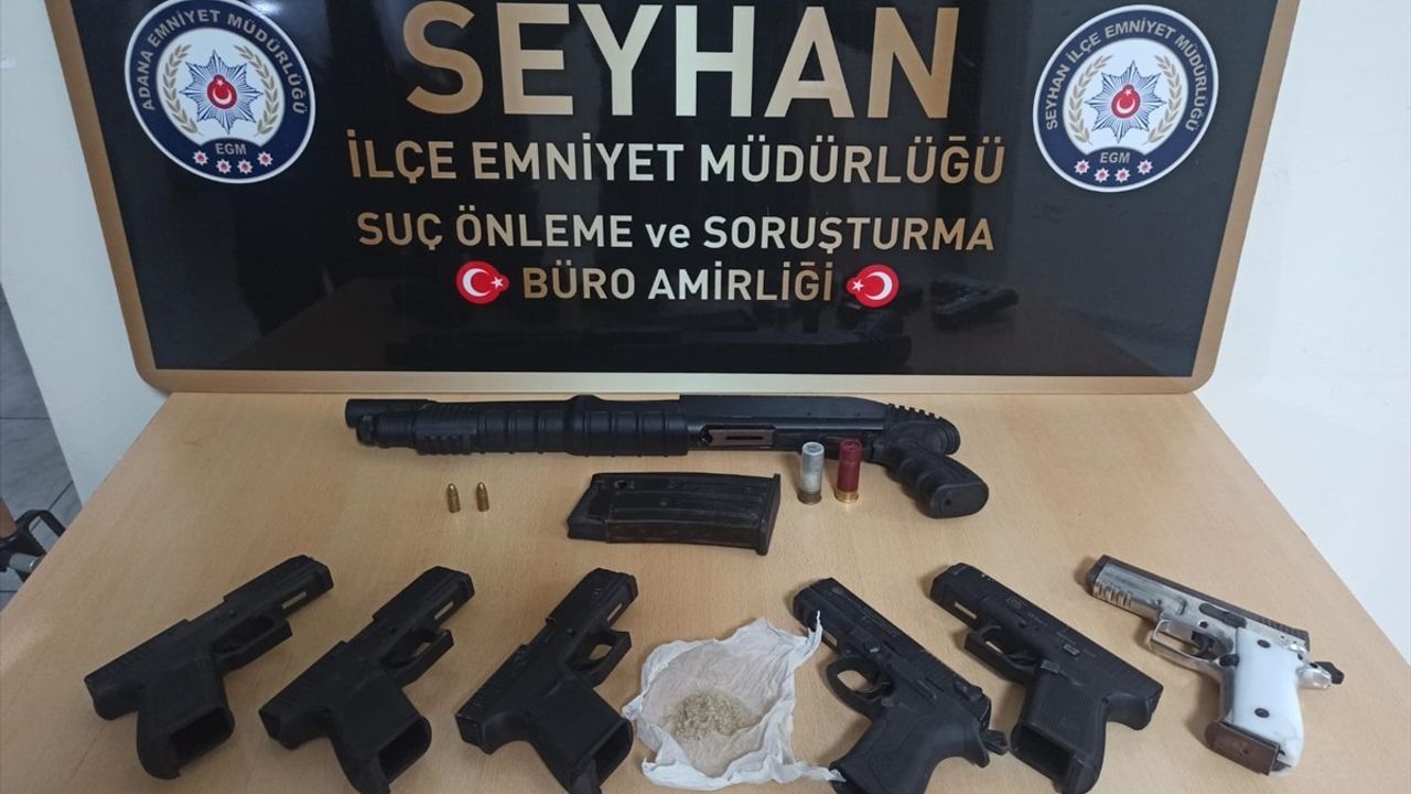 Adana'da 14 Yaşındaki Çocuk, Evinde Bulunan Silah ve Uyuşturucudan Tutuklandı