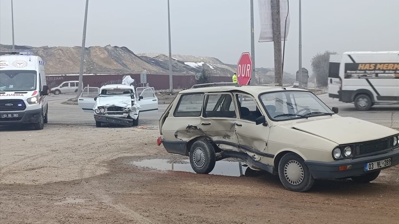 Afyonkarahisar'da 14 Yaşındaki Sürücünün Karıştığı Kaza: 6 Yaralı