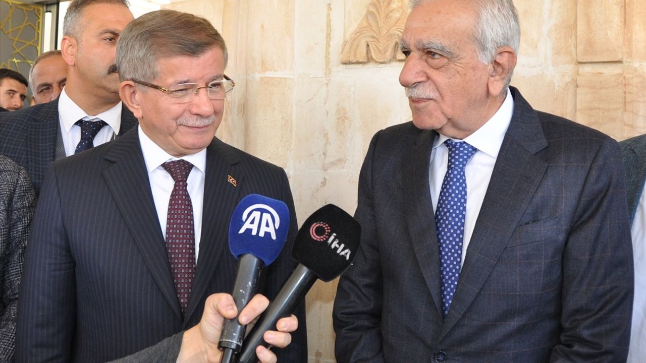 Ahmet Davutoğlu, Ahmet Türk'e Destek Ziyareti Gerçekleştirdi