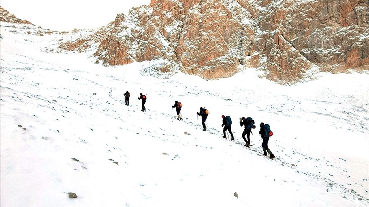 Aladağlar'da İki Kız Kardeş için Arama Çalışmaları Yeniden Başlatıldı