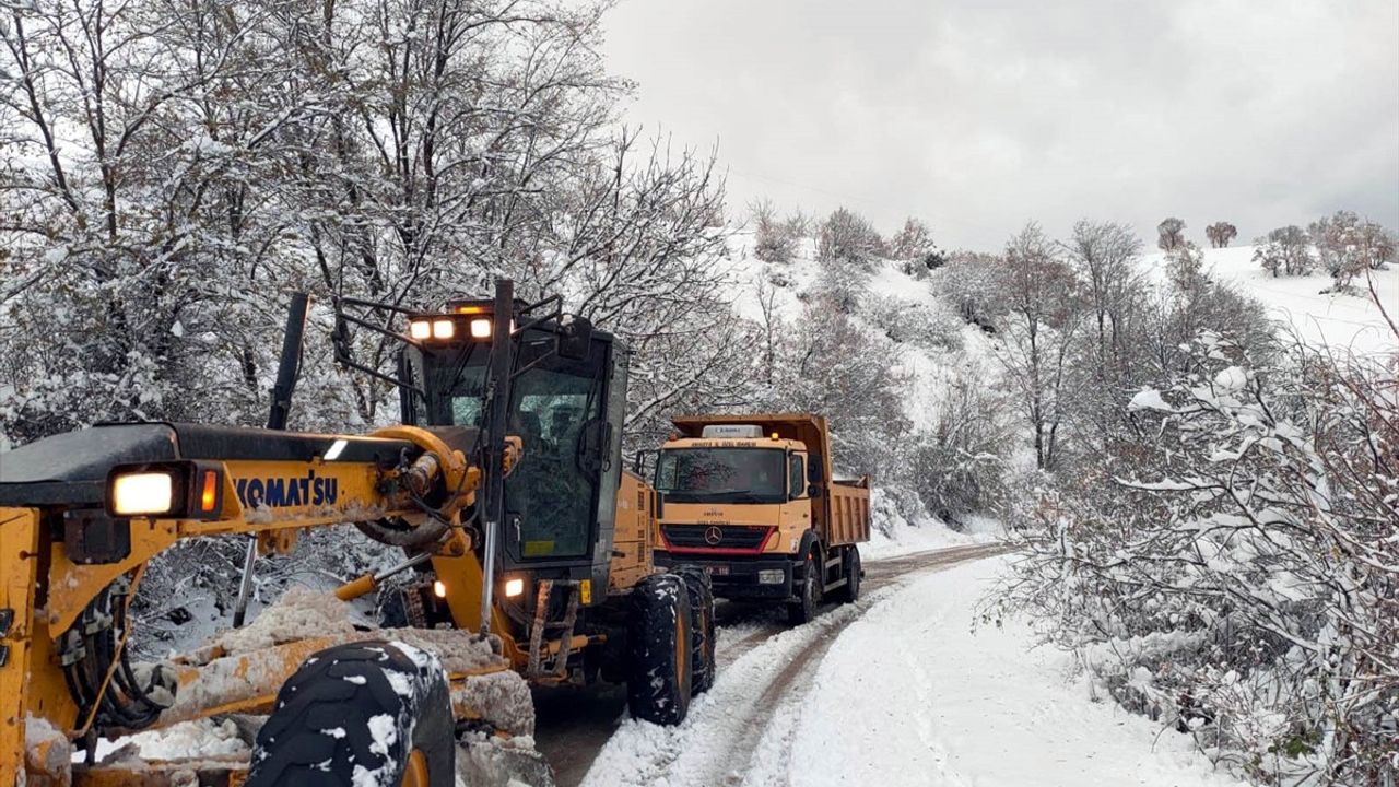 Amasya'da Kar Yağışı Nedeniyle 93 Köy Yolu Kapandı