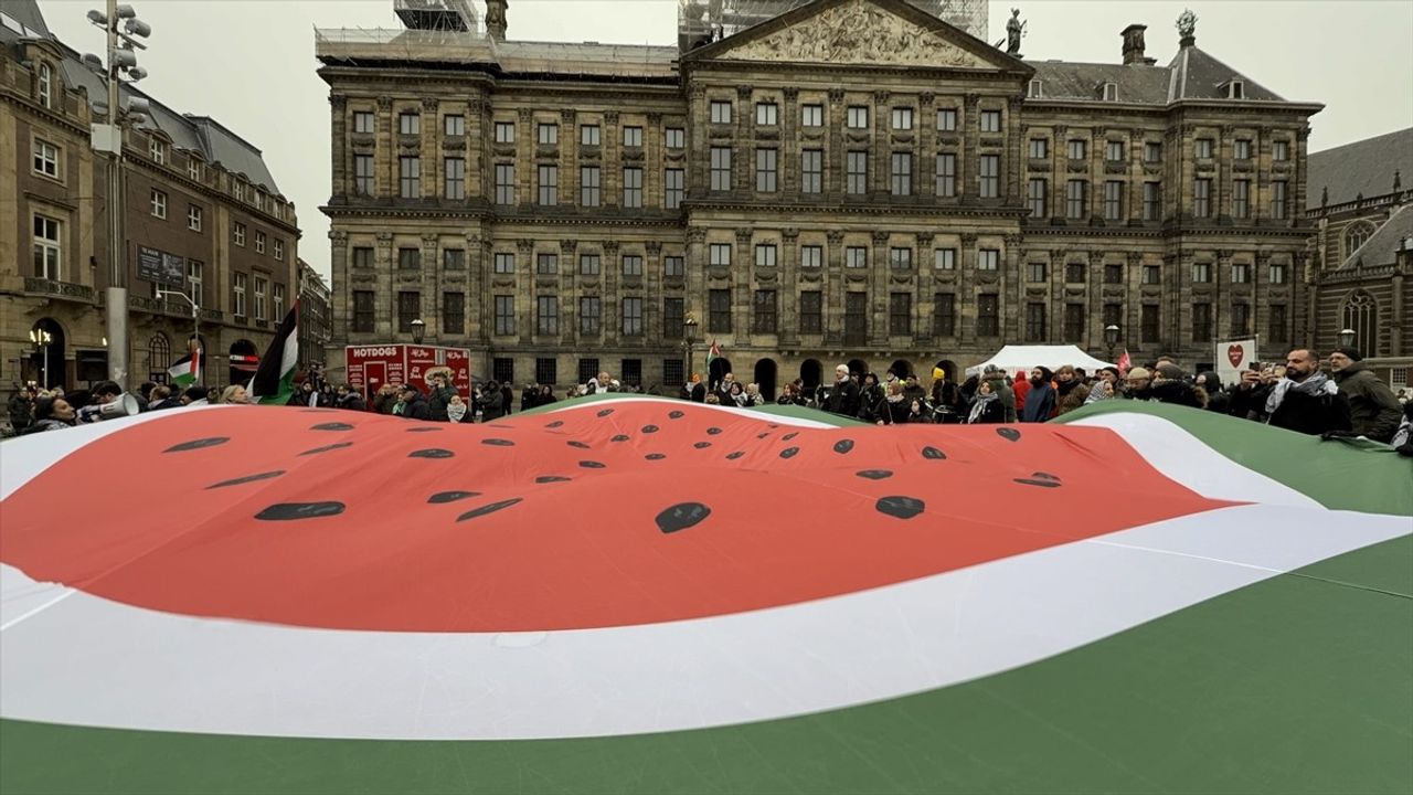 Amsterdam'da Gazze Saldırılarına Protesto