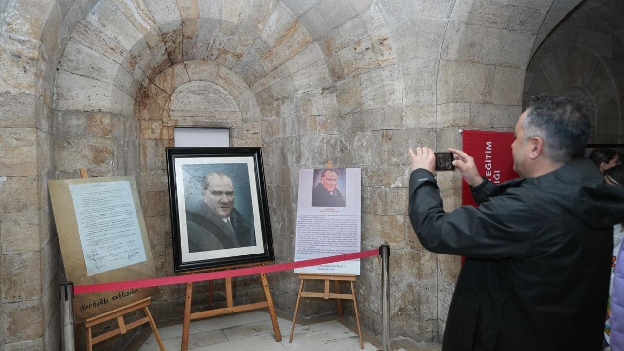 Anıtkabir’de Orijinal Atatürk Portresi Sergisi Başladı