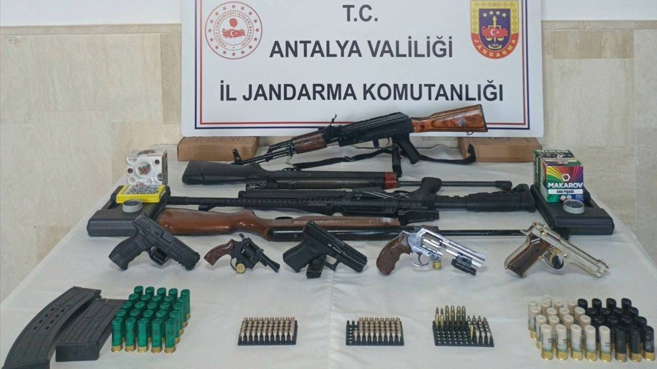 Antalya'da Silah Kaçakçılığı Operasyonu