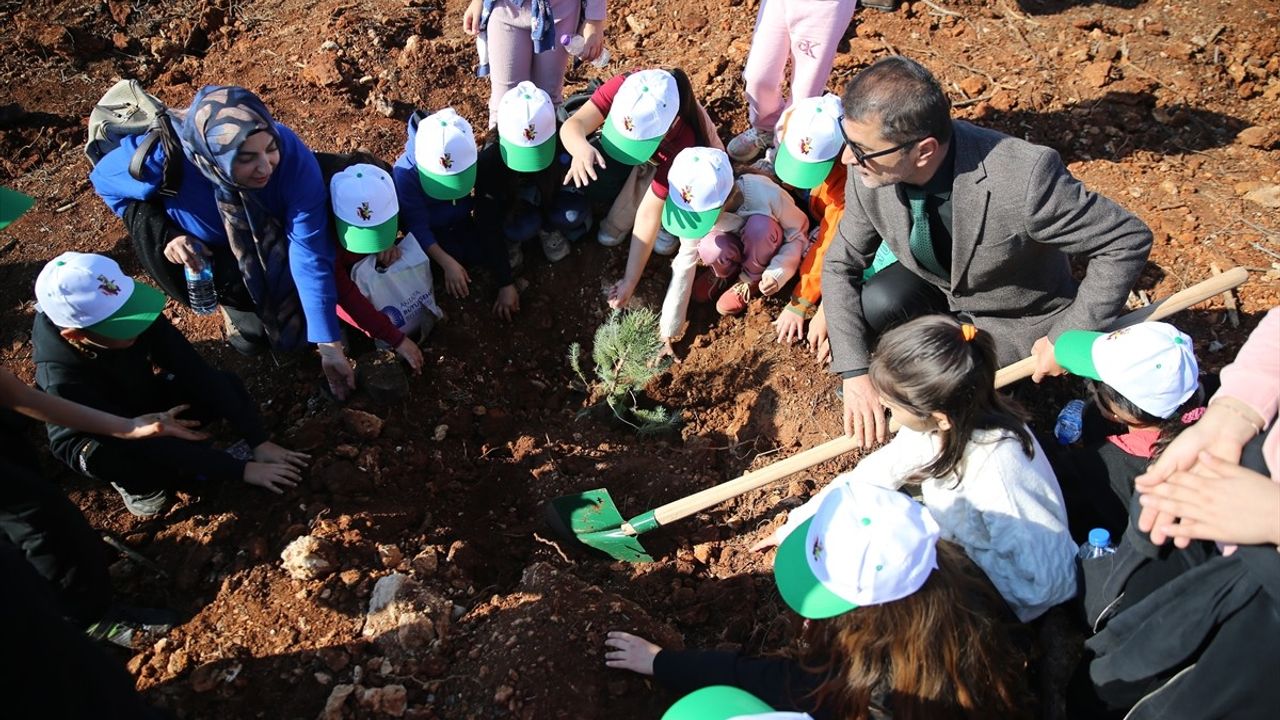 Antalya ve Çevre İllerde Fidanlar Toprakla Buluştu