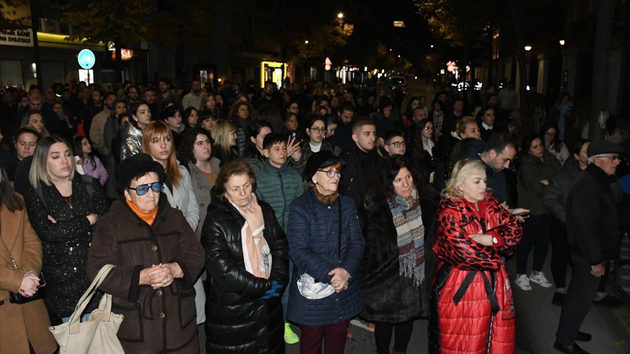 Arnavutluk'ta Akran Şiddetine Karşı Protesto Düzenlendi