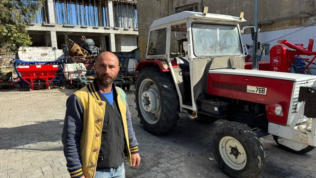 Aydın'da Park Halindeki Traktörün Hırsızlığı Güvenlik Kamerasında Yakalandı