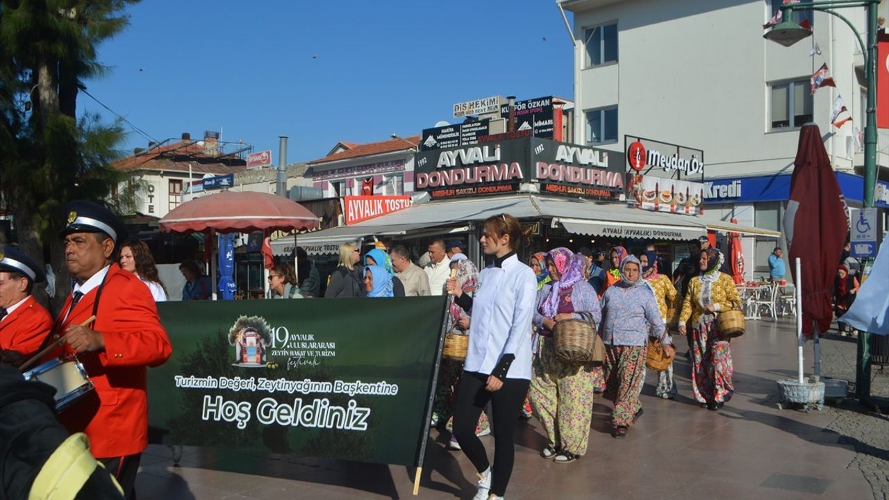 Ayvalık'ta 19. Uluslararası Zeytin Hasat Festivali Başladı