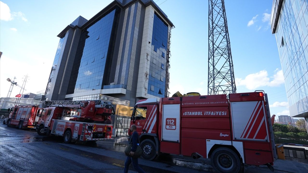 Bahçelievler'deki Özel Okulda Yangın Kontrol Altına Alındı