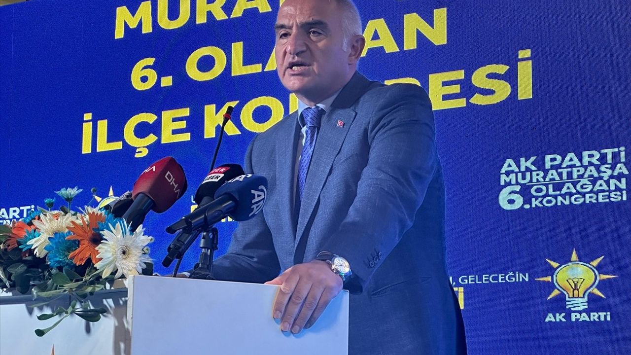 Bakan Ersoy, Antalya'daki Kongrede 2024 Turizm Hedefini Açıkladı