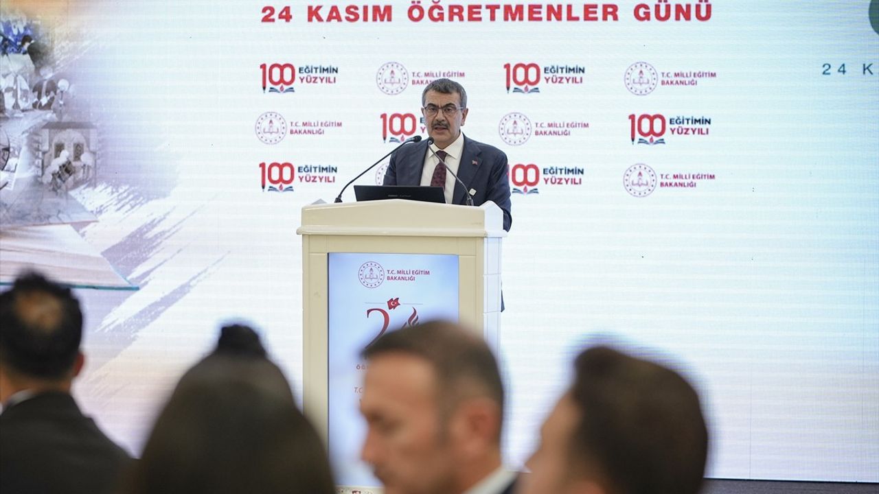 Bakan Tekin, Öğretmenler Günü'nde 81 İlden Gelen Eğitimcilerle Buluştu