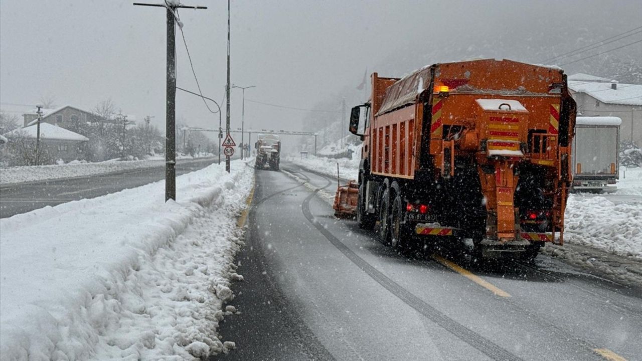 Bolu Dağı'nda D-100 Kara Yolu Ulaşıma Kapandı