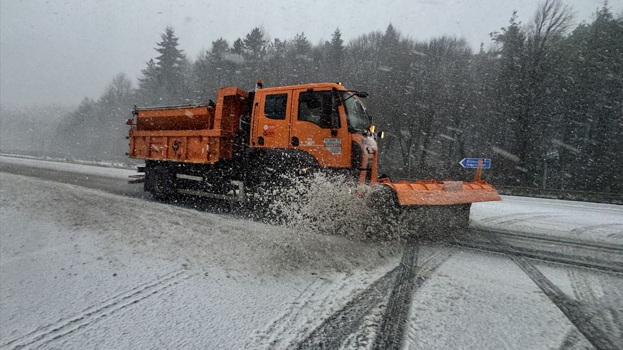 Bolu Dağı ve Çevresinde Kar Yağışı Etkili Oluyor