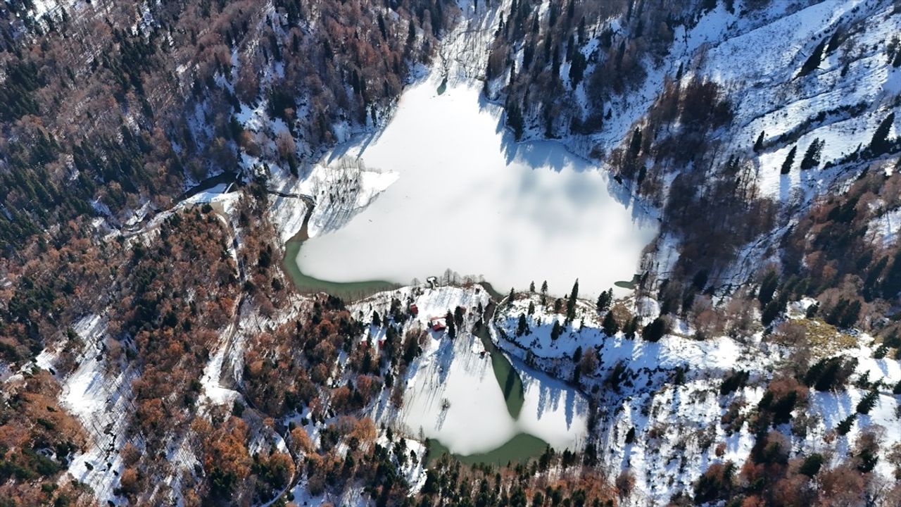 Borçka Karagöl Tabiat Parkı'nda Kış ve Sonbahar Bir Arada