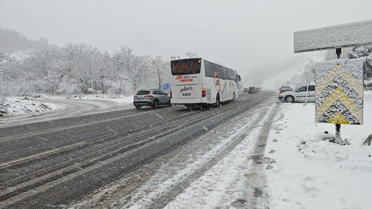 Bursa-Ankara Kara Yolunda Kar Etkisi: Ulaşımda Zorluklar Yaşanıyor