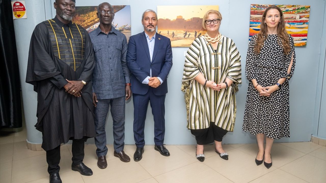 Cem Özdel'in Senegal'deki Fotoğraf Sergisi