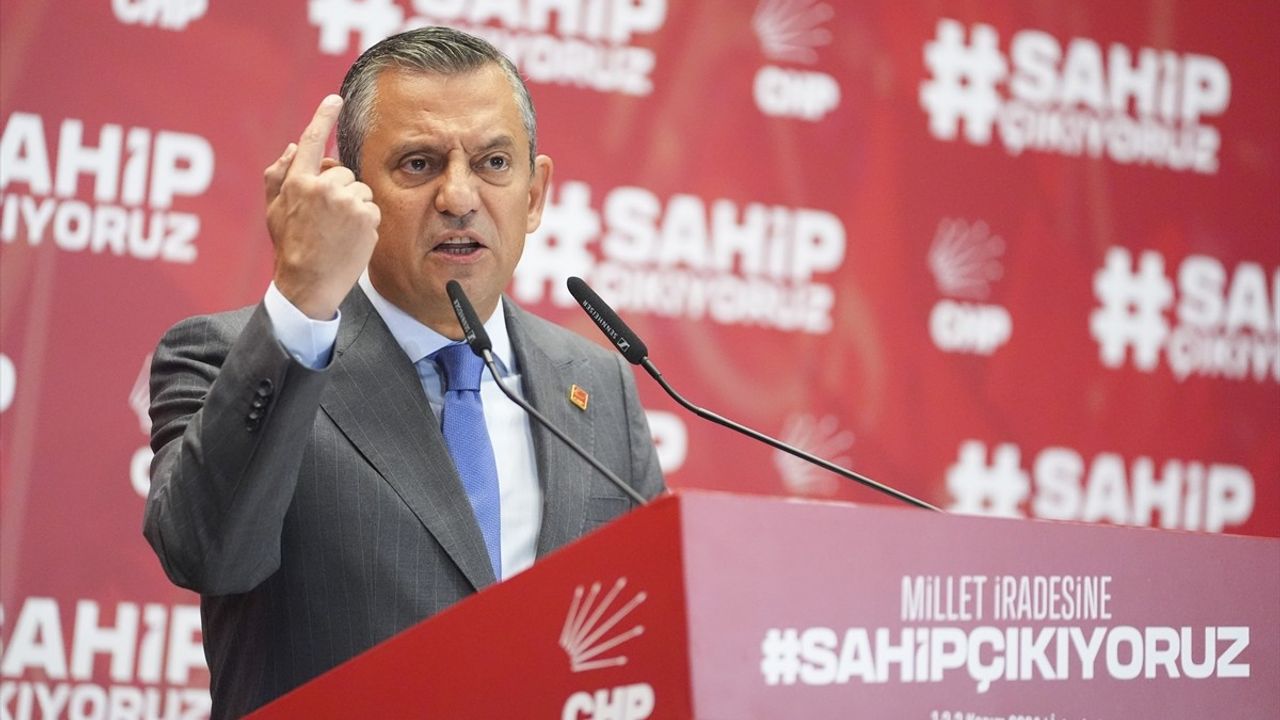 CHP İstanbul'da Toplandı: Sorumluluk ve Mücadele Vurguları