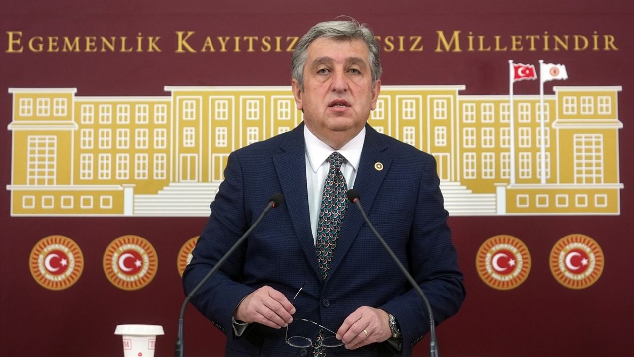 CHP'li Murat Çan Sağlık Kontenjanlarını Eleştirdi