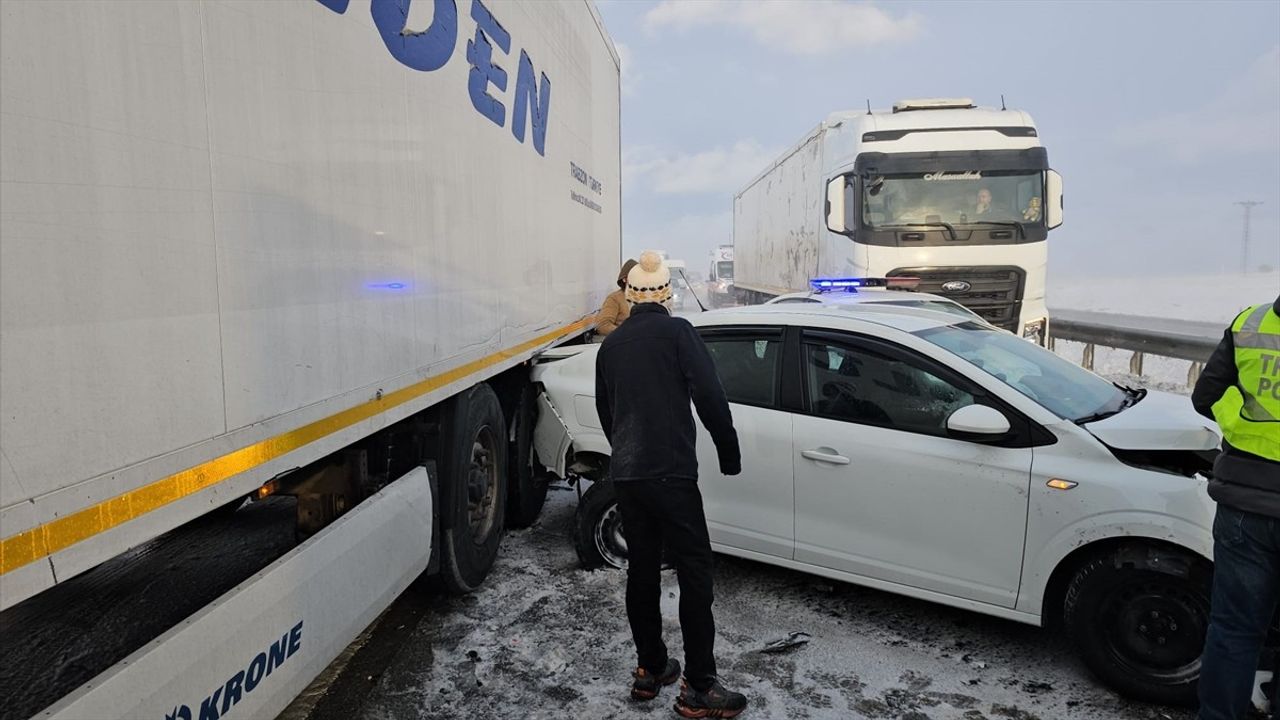 Çorum'da Zincirleme Trafik Kazası: 10 Yaralı