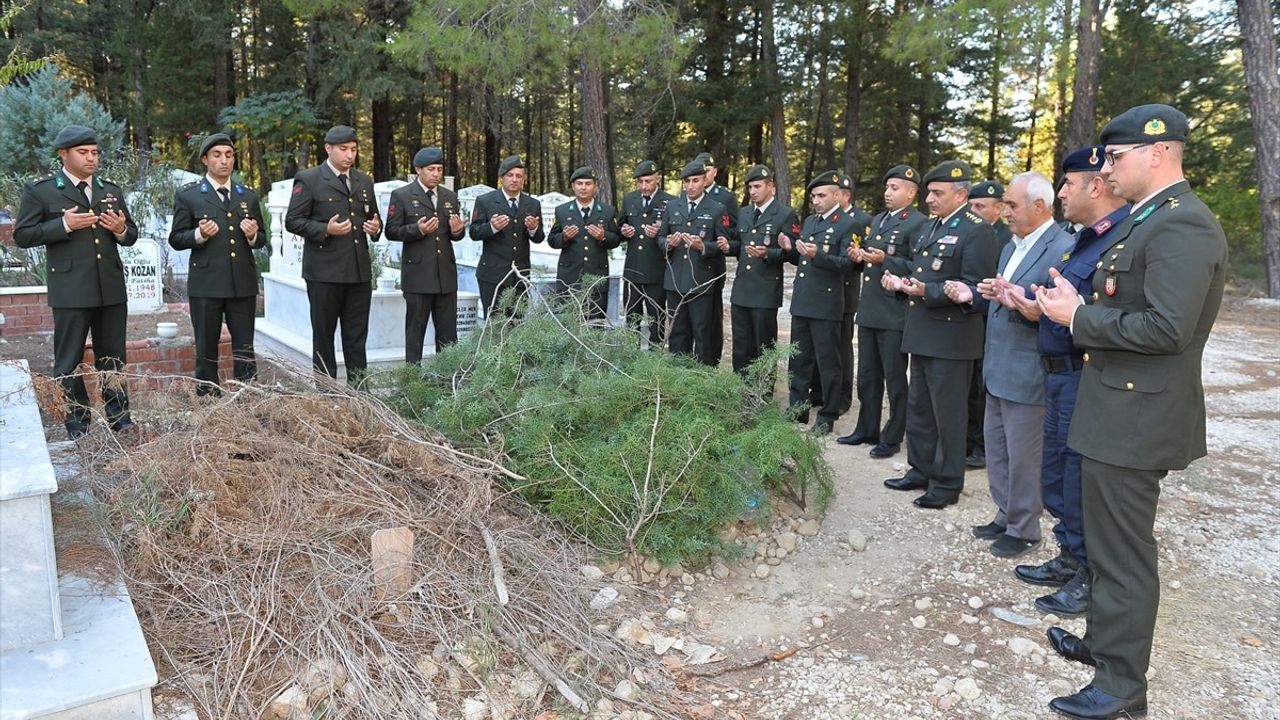 Döndü Nine, Mehmetçik İçin Biriktirdiği Maaşla Anıldı