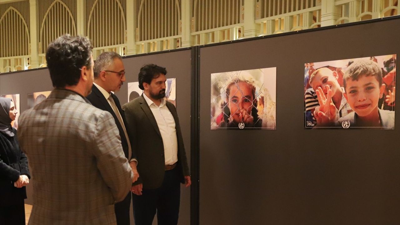 Dünya Çocuk Hakları Günü Sergisi Taksim Camii'nde Açıldı