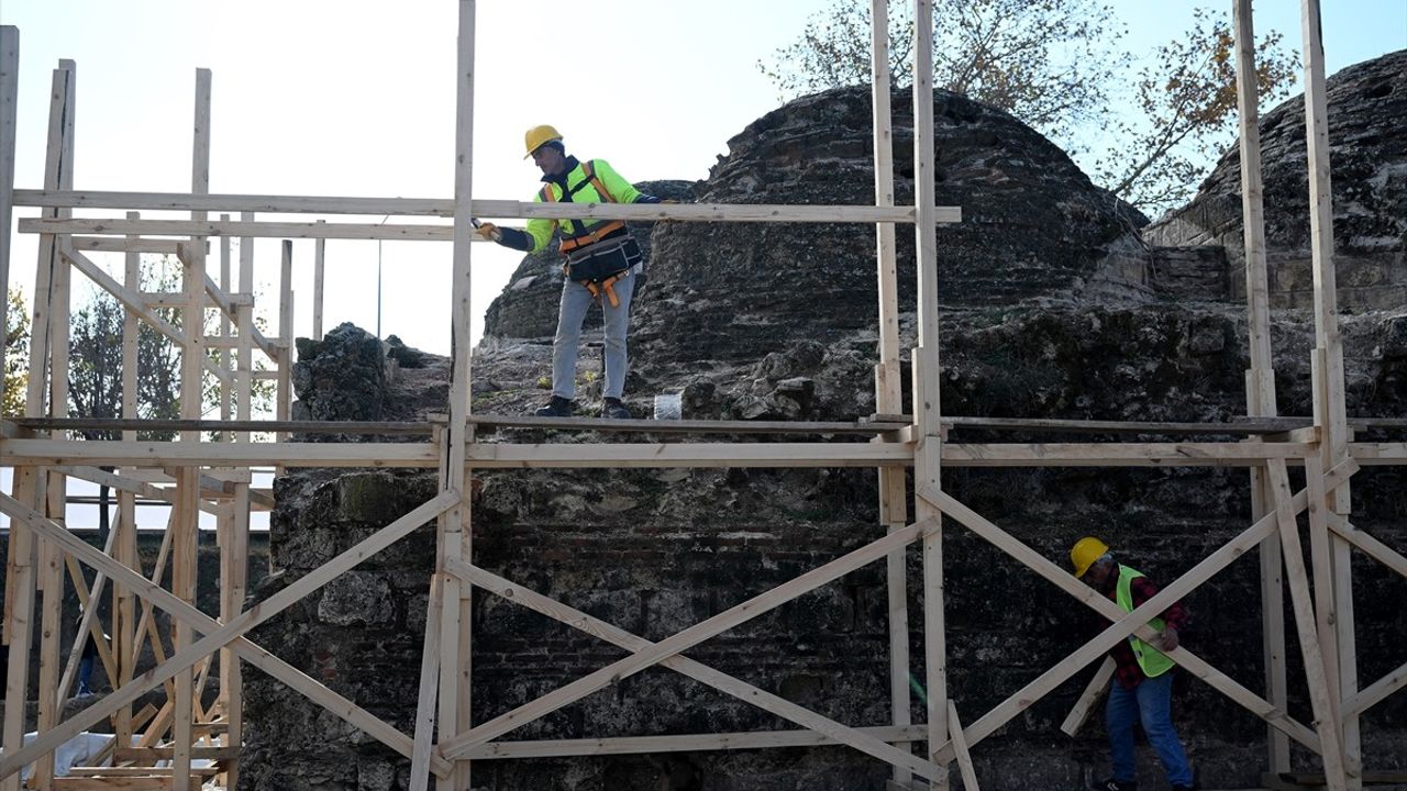 Edirne'deki 15. Yüzyıl Gazi Mihal Hamamı'nın Restorasyonu Devam Ediyor