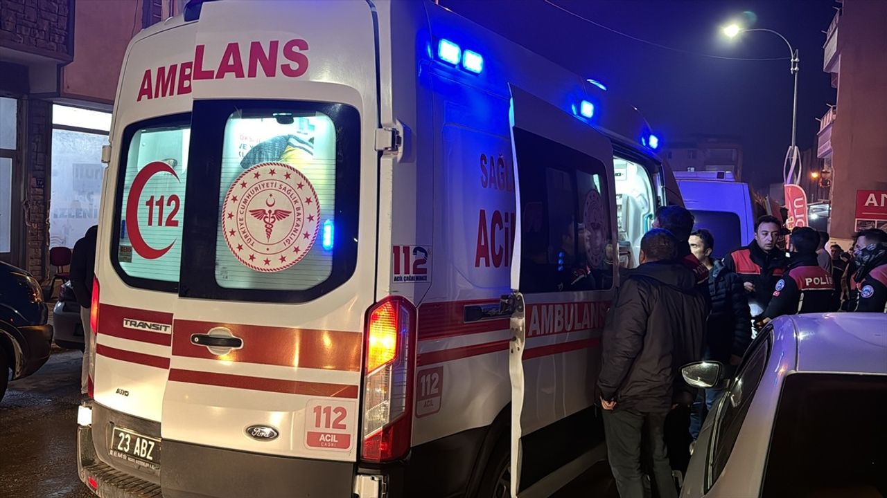 Elazığ'da Bıçaklı Kavga: 2 Yaralı