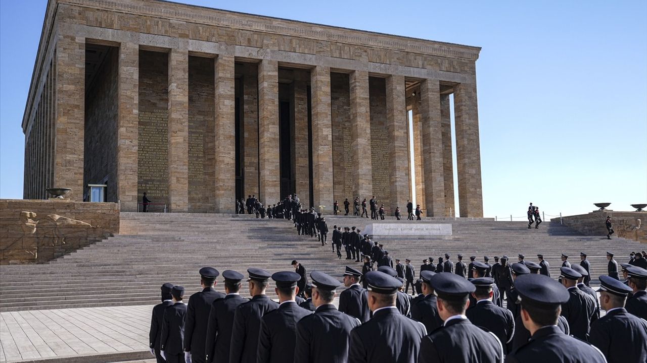 Emniyet Genel Müdürü Mahmut Demirtaş Anıtkabir'i Ziyaret Etti