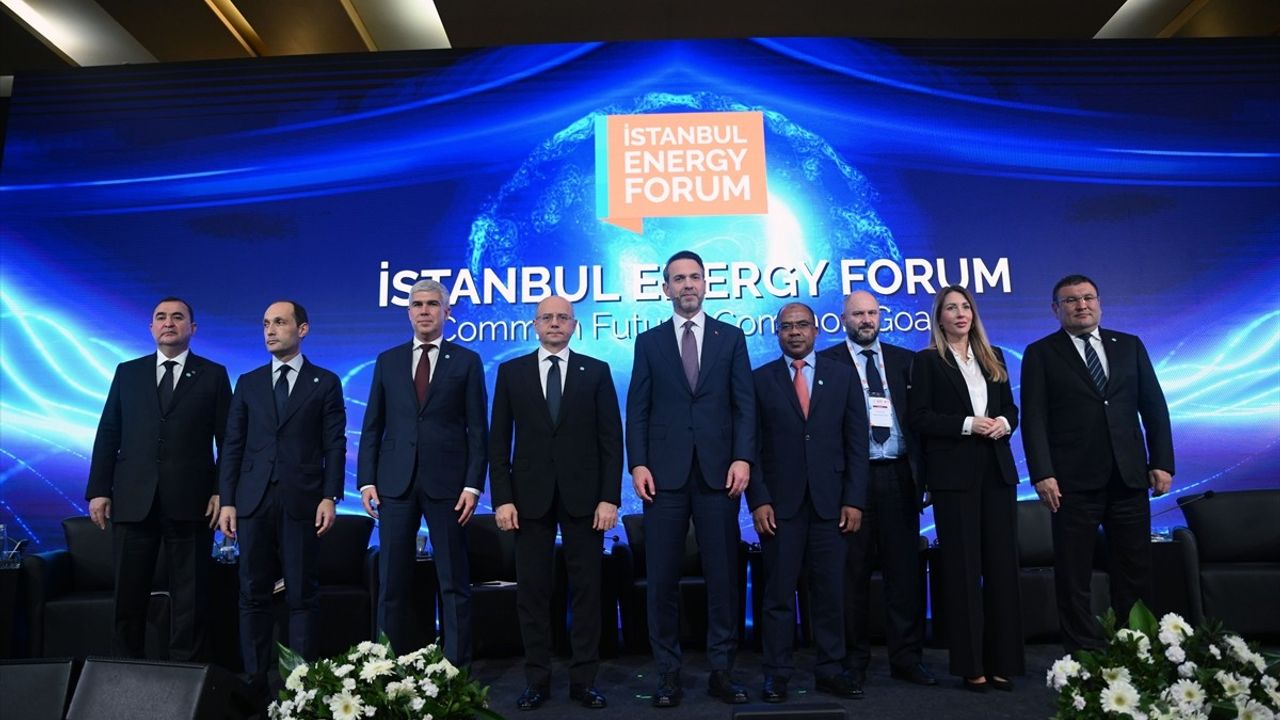 Enerji Bakanları İstanbul Forumunda Bir Araya Geldi