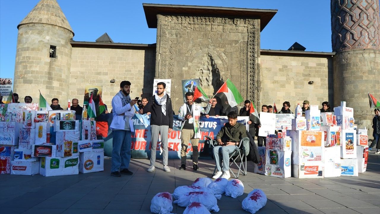 Erzurum'da Sağlık Çalışanlarından Gazze İçin Sessiz Yürüyüş